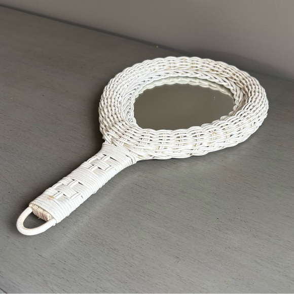 Vintage 1970s Hand Held White Wicker Vanity Mirror 14” Tear Drop Victorian Style - Picture 1 of 11